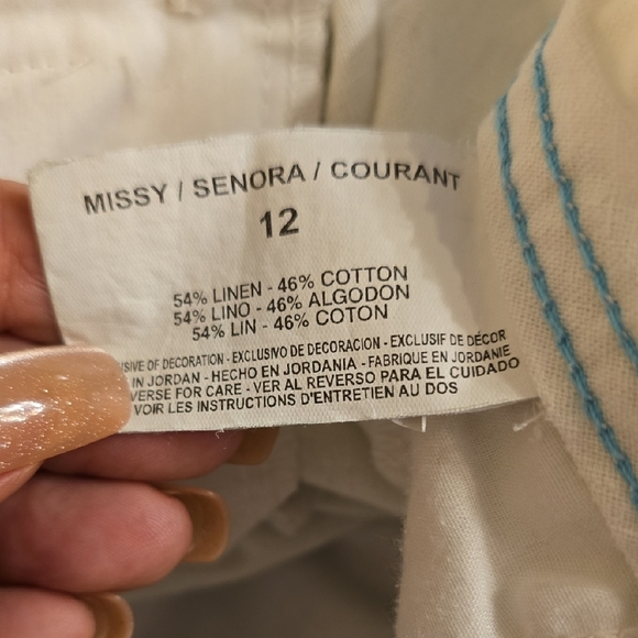 Bandolino Women's White and Vintage America Black Shorts Set - Picture 8 of 11